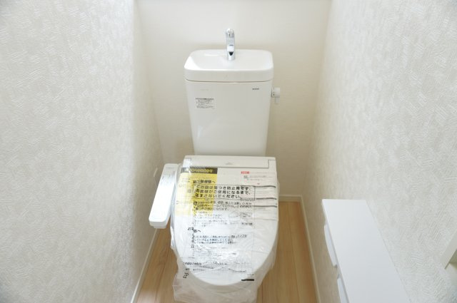 越谷市大字下間久里 新築分譲住宅 のトイレ|2階