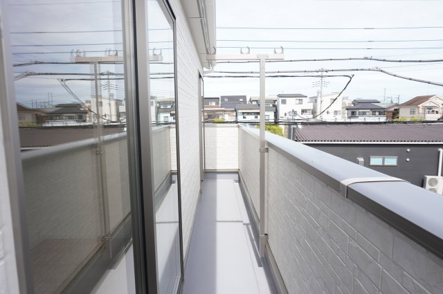 越谷市大字下間久里 新築分譲住宅 のバルコニー