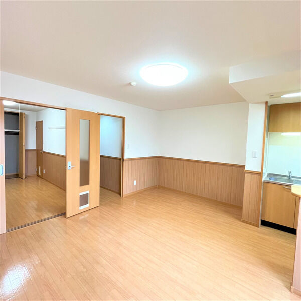 新田東レジデンス参番館の居間・リビング