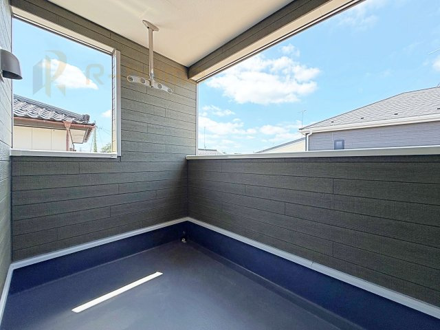 古河市中田第7　新築戸建て　1号棟のバルコニー|急な雨でも安心のインナーバルコニー♪忙しいご夫婦も大満足♪