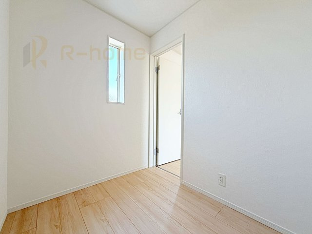 古河市中田第7　新築戸建て　1号棟のその他|主寝室に便利なサービスルーム付き！収納やワークスペースなど生活に合わせて活用できます♪