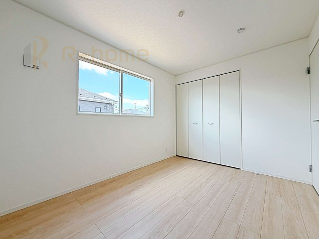 古河市中田第7　新築戸建て　1号棟の洋室|どんな部屋家具も合わせやすいシンプルな洋室！
たっぷりの日差しと心地よい風が舞い込む住まい♪
