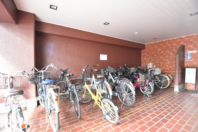 【駐輪場】 | ハイライフ大崎 | 自転車置き場。マンションの共用部にあたります。空きの有無や駐輪料金、各戸の台数制限などについては、改めてお問い合わせください。～即日のご見学可能～　お問合せはお気軽にどうぞ。