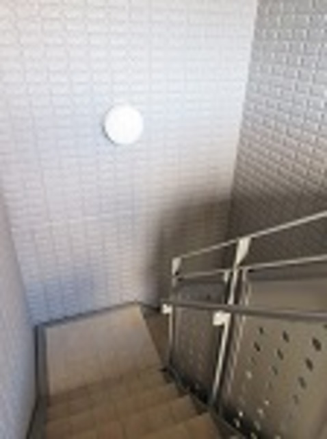 荏田北メゾンのロビー|共用階段