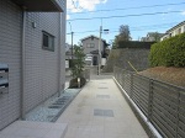 荏田北メゾンのエントランス