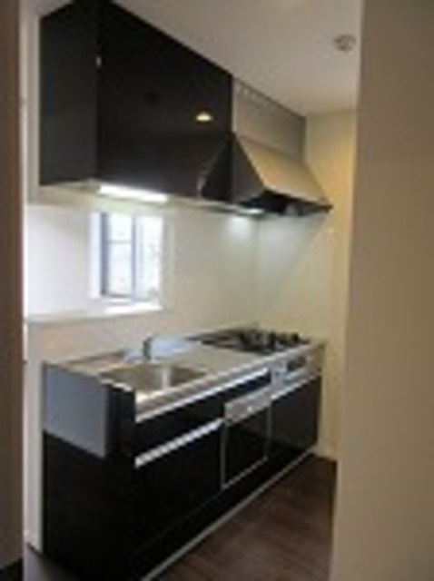 荏田北メゾンのキッチン|グリル付き３口ガスシステムキッチン