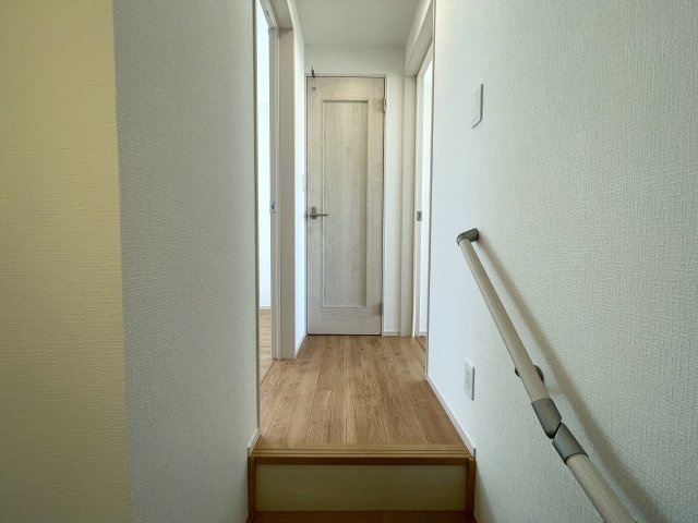 駅から平坦でこの距離感は助かるネ！バルコニー３か所の実質４ＬＤＫとしての利用ＯＫ！全２棟中、ラスト１棟は誰の手に！！な、『中原区上平間』新築戸建の内装|きれいな内装です