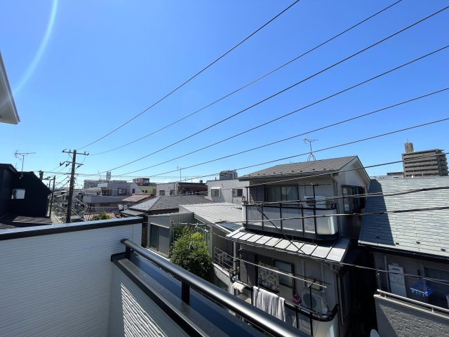 駅から平坦でこの距離感は助かるネ！バルコニー３か所の実質４ＬＤＫとしての利用ＯＫ！全２棟中、ラスト１棟は誰の手に！！な、『中原区上平間』新築戸建の展望
