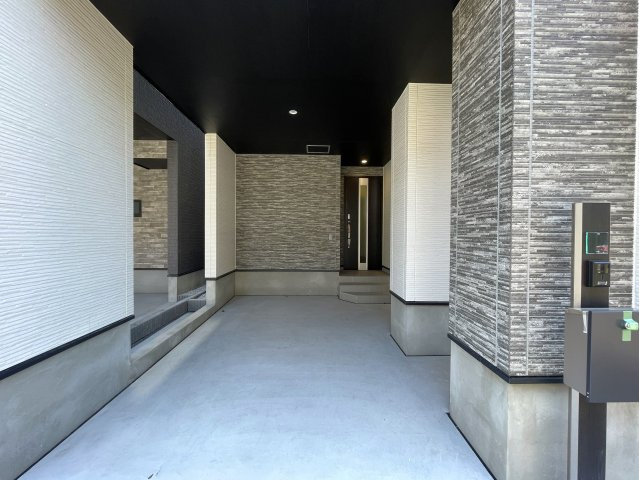 駅から平坦でこの距離感は助かるネ！バルコニー３か所の実質４ＬＤＫとしての利用ＯＫ！全２棟中、ラスト１棟は誰の手に！！な、『中原区上平間』新築戸建の駐車場|駐車場の用意があります