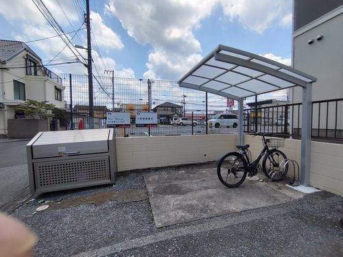 アパルトマン逆井の外観