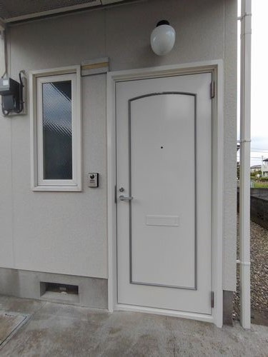 アパルトマン逆井の玄関