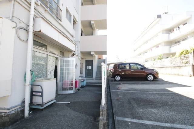 春陽ビルの駐車場