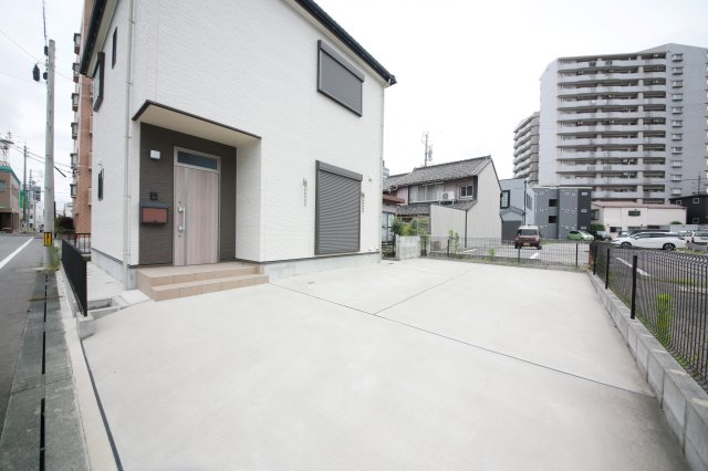 新川町戸建ての駐車場