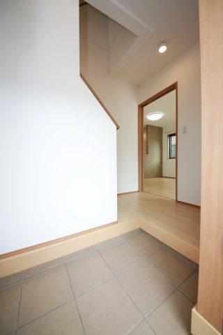 新川町戸建ての居間・リビング
