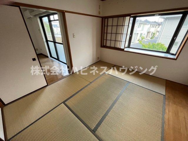 センターパーク新柏Ｂ棟～センターパークシンカシワビートウ～の和室|床の間、大きな出窓あり。