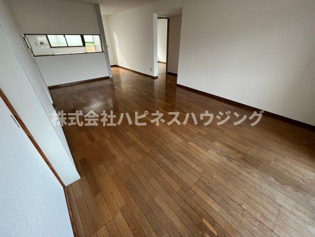 センターパーク新柏Ｂ棟～センターパークシンカシワビートウ～の居間・リビング|広々ＬＤＫ15帖。
