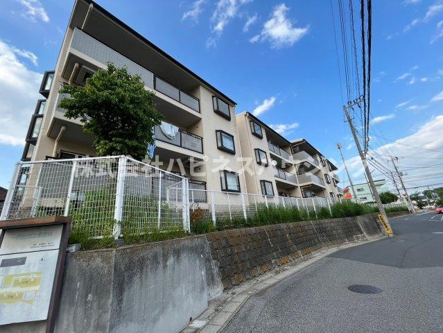 センターパーク新柏Ｂ棟～センターパークシンカシワビートウ～の外観|1階でも地面より高い位置に建てられているので外からの目線が気になりません。
