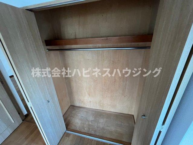 センターパーク新柏Ｂ棟～センターパークシンカシワビートウ～の収納|バルコニー側6帖洋室の大きなクローゼット