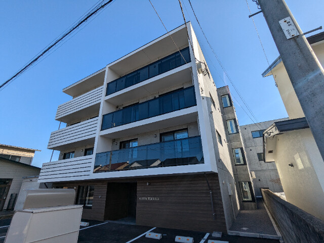 ＡＵＲＥＡ　ＴＥＲＲＡＣＥ
