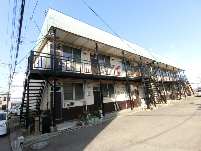協和マンション（左）