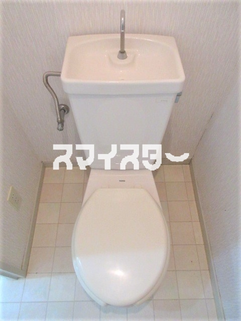 青梅市東青梅３丁目の賃貸マンションのトイレ