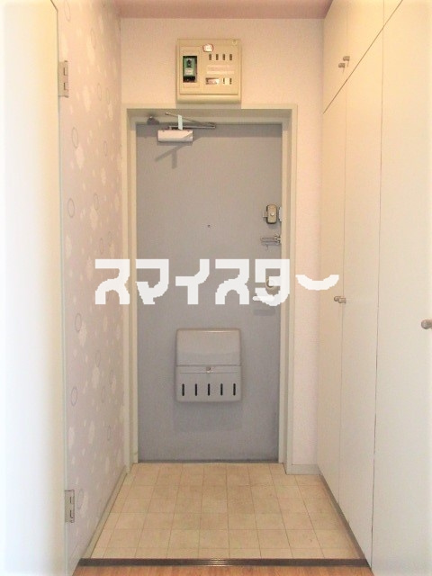 青梅市東青梅３丁目の賃貸マンションの玄関