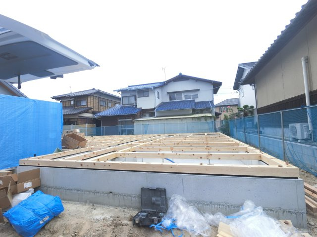 鳥栖市萱方町の新築一戸建の外観|建設現場