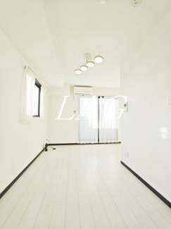 【居間・リビング】 | Ｄｒｅａｍｉａ上野御徒町 | 洋室のお部屋です。