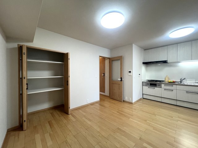 小・中学校は10分以内！しかもフラット！ファミリー向けな間取りですが、贅沢一人暮らしも余裕でアリ！な、【エクセレントハイツ川崎第2/リフォーム】のバルコニー|お洗濯にも便利なバルコニー付き