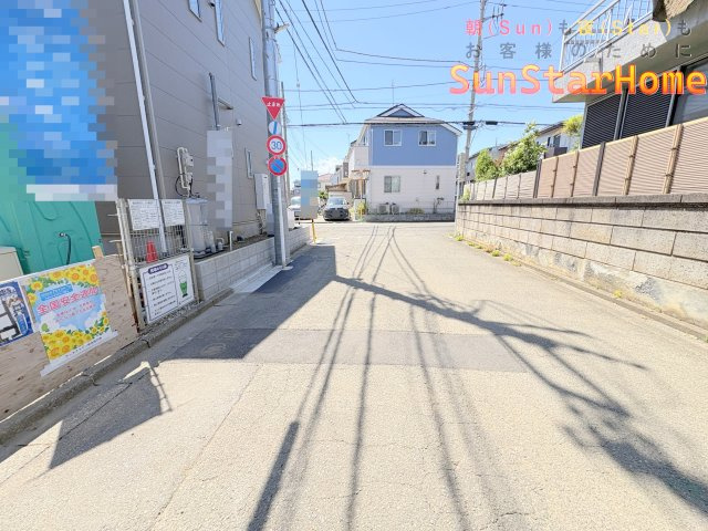 【サンスターホーム】武蔵村山市残堀4丁目　太陽光発電付き新築2号棟の前面道路含む現地写真