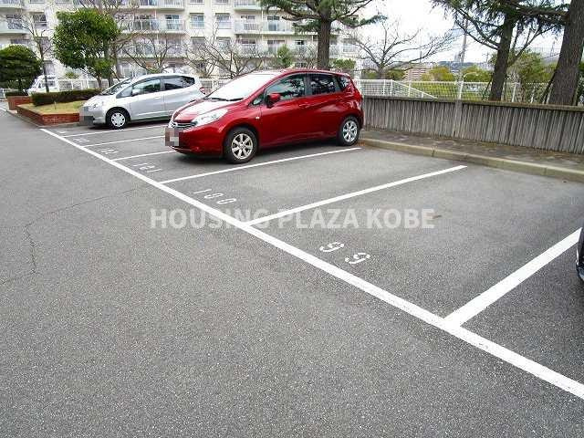 横尾2団地86号棟の駐車場