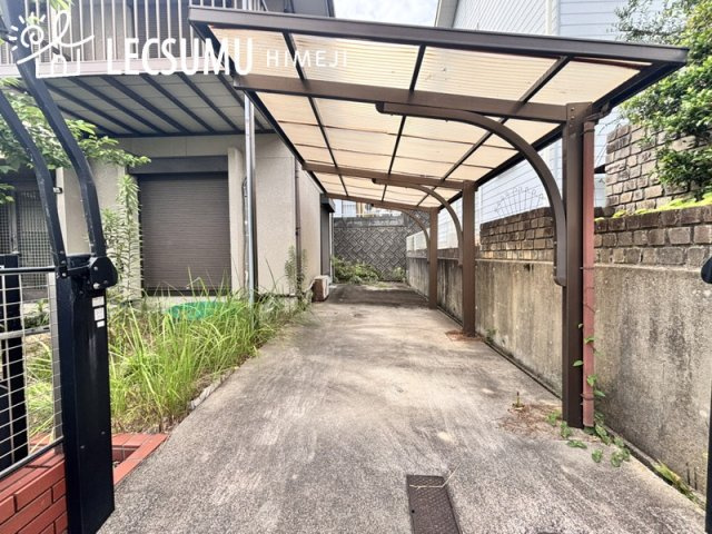 姫路市城見台3丁目/中古戸建の駐車場