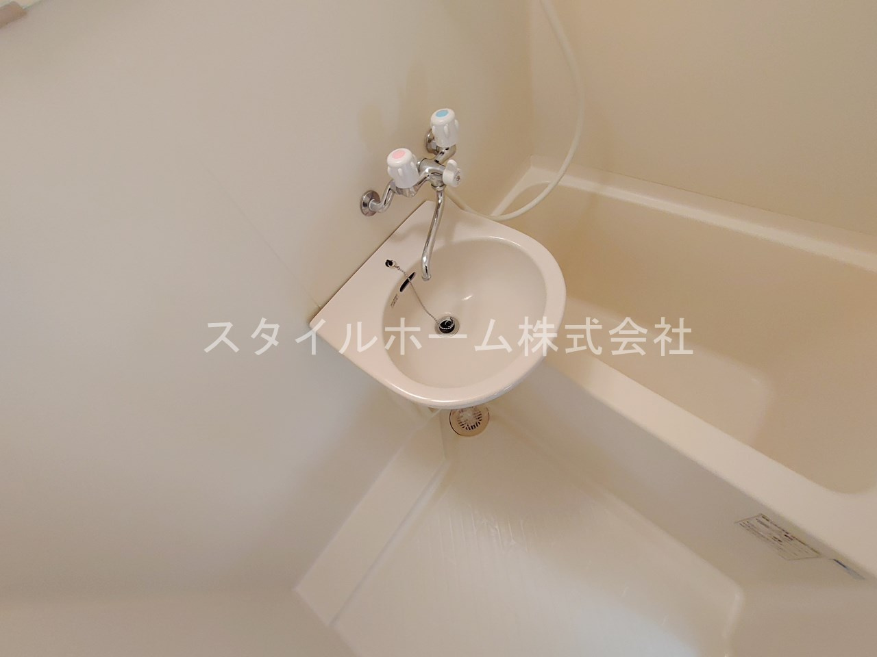 ウイングコートステラB棟の洗面所