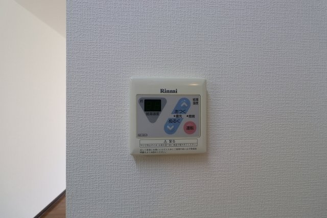 アーバン高宮の設備|洋室にはエアコン１台。給湯システムがあり、
温度調節もできて便利です。