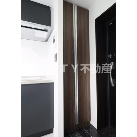 【玄関】 | クレセール西小山 | 収納もある玄関です