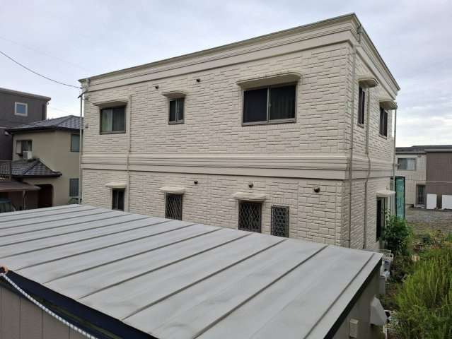 売中古戸建　静岡市清水区蒲原堰沢の外観|光と風をたっぷり取り込む窓設計が魅力の住まい。安心感のある堅牢構造もポイントです。