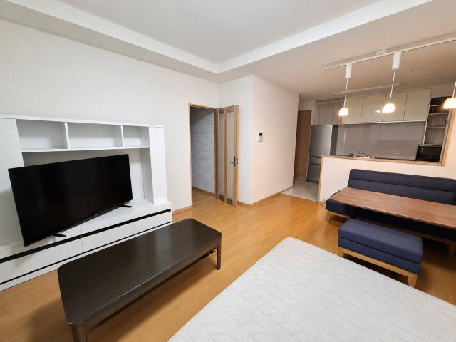 売中古戸建　静岡市清水区蒲原堰沢の居間・リビング|19帖の広いリビングで開放感と快適性を感じながら生活ができます。ゆったりとくつろげる空間です。