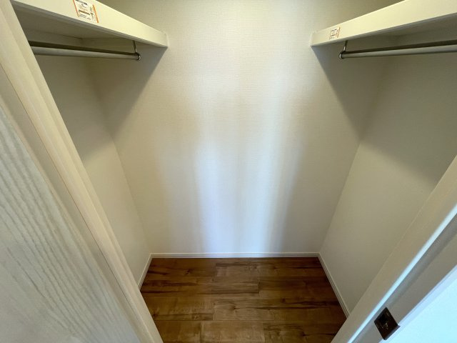眺望最高！！風抜け最高！！陽当たりも最高！！収納モリモリのワイドな間取り！！！設置された家具もそのままプレゼント！な、『ライオンズマンション平間駅前』リノベーションの収納|収納のためのスペースです