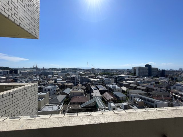 眺望最高！！風抜け最高！！陽当たりも最高！！収納モリモリのワイドな間取り！！！設置された家具もそのままプレゼント！な、『ライオンズマンション平間駅前』リノベーションの展望