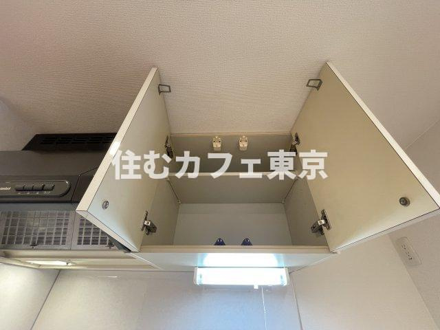 KDXレジデンス立川のキッチン|キッチン上部にも収納があります※別部屋写真