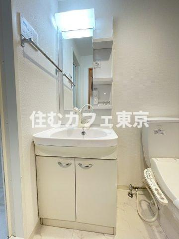 KDXレジデンス立川の洗面所|収納のある独立洗面台です※別部屋写真