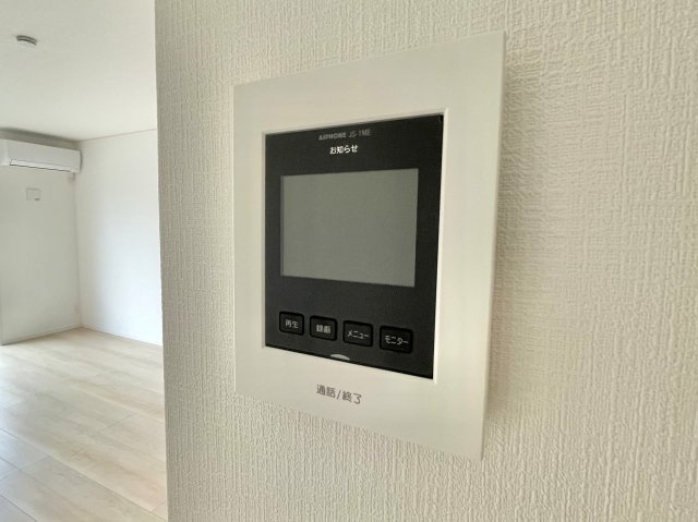 【新築戸建て】秋田市牛島東第5　1号棟の防犯設備|※写真は完成イメージです。
TVモニター付きインターホンで、来訪者を確認できるので安心！セキュリティ強化と便利さを両立！
