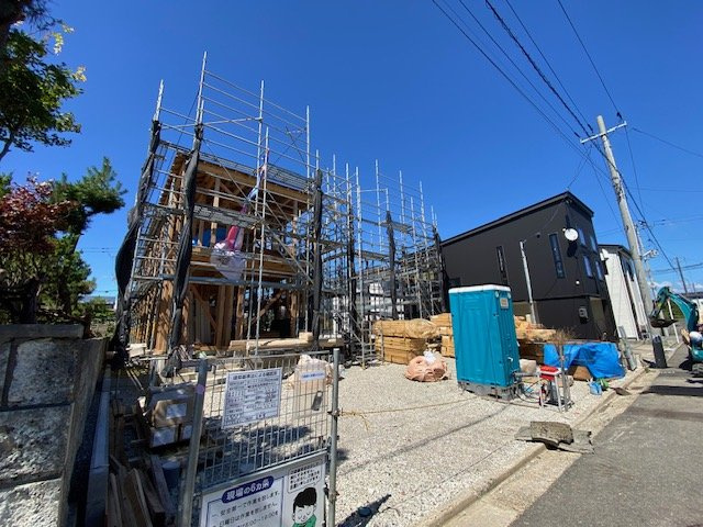 【新築戸建て】秋田市牛島東第5　1号棟の前面道路含む現地写真