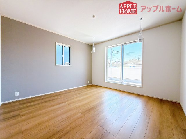 [新築住宅] 熊谷市石原 全6区画の洋室|２階居室は全室収納あり！たっぷりある収納活用でお部屋もキレイを保てます♪