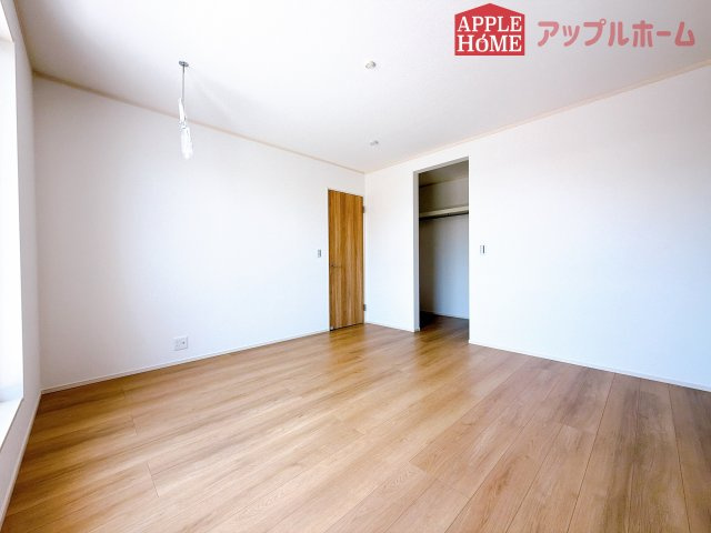 [新築住宅] 熊谷市石原 全6区画の洋室|２階居室は全室収納あり！たっぷりある収納活用でお部屋もキレイを保てます♪