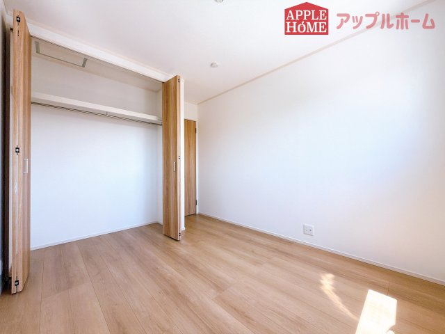 [新築住宅] 熊谷市石原 全6区画の洋室|２階居室は全室収納あり！たっぷりある収納活用でお部屋もキレイを保てます♪