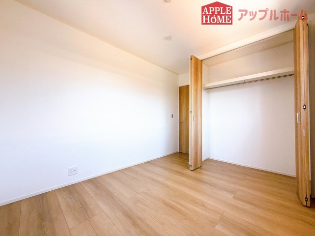 [新築住宅] 熊谷市石原 全6区画の洋室|２階居室は全室収納あり！たっぷりある収納活用でお部屋もキレイを保てます♪