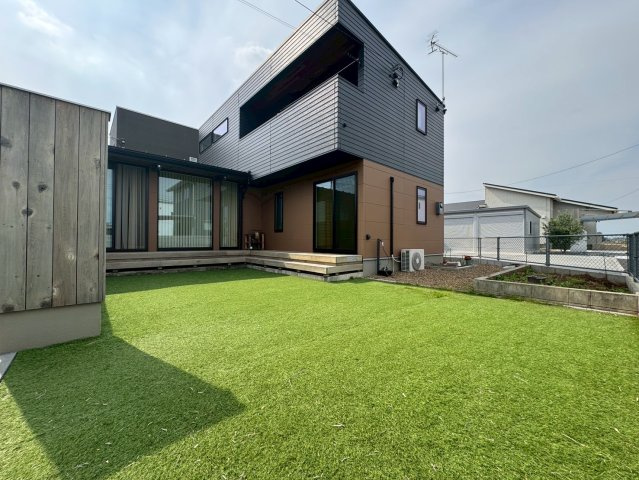 ライフレーベル監修♪洋風な間取りでオシャレな新生活♪ソーラー蓄電池付オール電化！栃木市惣社町の庭|お庭で自由な時間を過ごせます