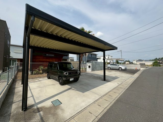 ライフレーベル監修♪洋風な間取りでオシャレな新生活♪ソーラー蓄電池付オール電化！栃木市惣社町の駐車場|車をお持ちの方に嬉しい駐車場付きの物件です