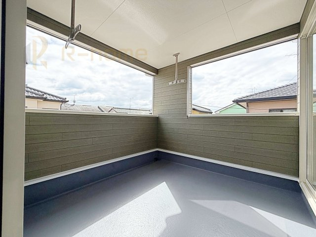 古河市駒羽根第2　新築戸建て　1号棟のバルコニー|急な雨でも安心のインナーバルコニー♪忙しいご夫婦も大満足♪